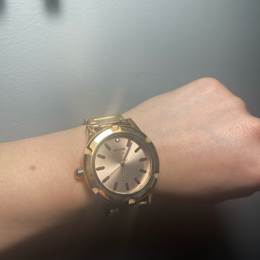 Tready Rose gold color watch by Nixon ( very good condition, needs battery)